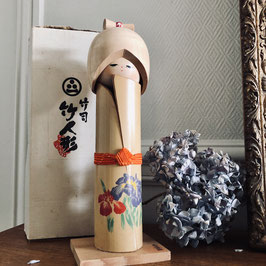 PIECE UNIQUE / Kokeshi en bambou & bois dans sa boîte / Iris japonais