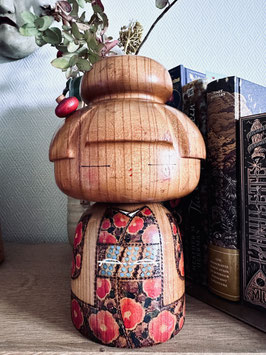 Kokeshi massive par Chiyomatsu Kanô