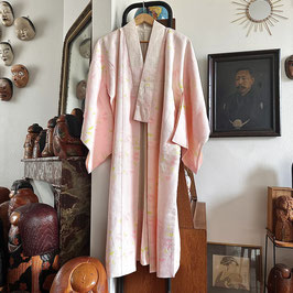 Ancien nagajuban en soie crêpée : un bijou de sophistication pour votre garde-robe !
