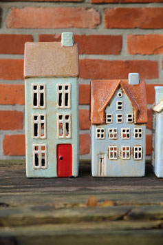 Windlicht-Haus "Türkisgrün mit roter Tür" (Modell 76)