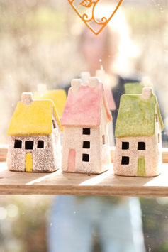 *Neu* Haus mit buntem Dach im 3er Set (11 cm)
