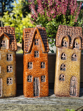Haus in Brauntönen - Groß (16 cm) Variante C Rotbraun