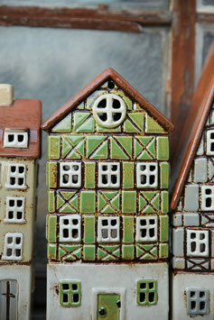 Windlicht-Haus "Fachwerk Grün" mit Henkel (Modell 71)