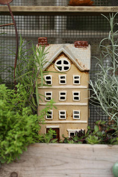 *Neu* Windlicht-Haus mit Gaube in Creme (Modell 179)