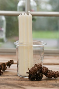 Lange dünne Kerze in Creme