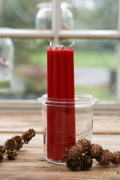 Lange dünne Kerze in Rot