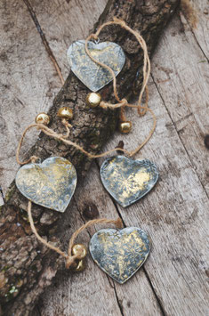 Goldene Girlande mit Glöckchen