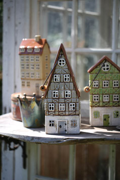 Windlicht-Haus "Fachwerk Grau" mit Henkel (Modell 70)