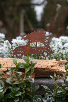 VW-Käfer mit Weihnachtsbaum zum Schrauben