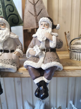 Weihnachtsmann in Grau als Kantenhocker