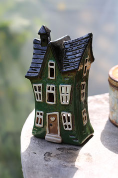 Windlicht-Haus "Hexenhaus Karla" in Grün (Modell KH39)