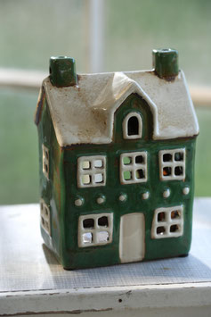 Windlicht-Haus "Grün mit Creme" mit Henkel (Modell 181-Grün)