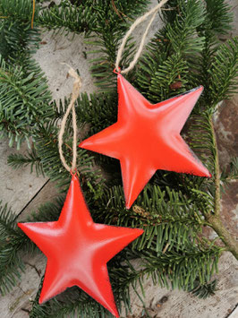 Blechstern zum Hängen in Rot im 2er Set - Groß (11 cm)