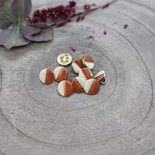 Wink off - White and Chestnut