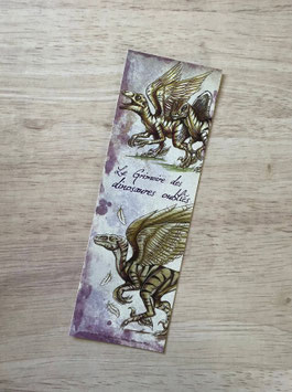 marque page "le grimoire des dinosaures oubliés" vélociraptor