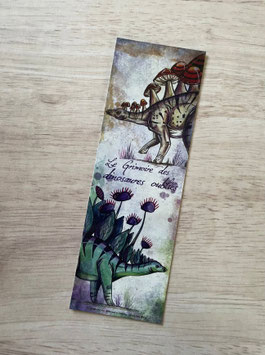 marque page "le grimoire des dinosaures oubliés" stégosaure