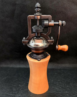 Antik Pfeffermühle "Poirier"