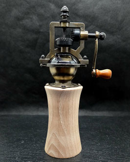 Antik Pfeffermühle "Érablebarre "