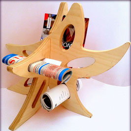 Pedana in legno a forma di cuore utilizzabile come portascarpe o portapantofole
