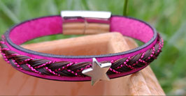 Bracelet en crins de cheval noir et petite perle passante étoile sur lien en cuir fuchsia 10mm , fermoir clip acier inoxydable