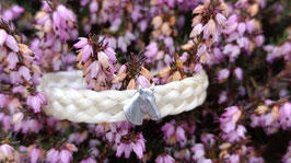 Bracelet en véritables crins de cheval crème, tressé à plat 5 brins, fermoir emboitable aimanté en acier inoxydable, perle passante tête de cheval en zamak