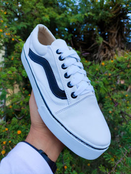 TENIS BLANCO VINIPIEL LINEA  COSTADO NEGRA
