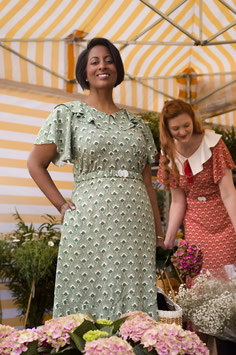 Emmy Design - "The Lovey Dovey" Retro-Kleid - Grüne Art-Déco-Fächer (1930er Jahre)