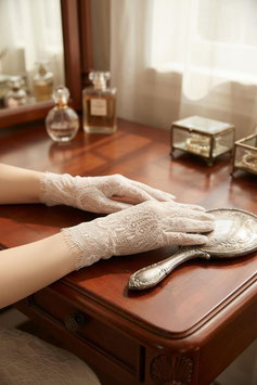 Handschuhe kurz aus feinem Spitzenstoff