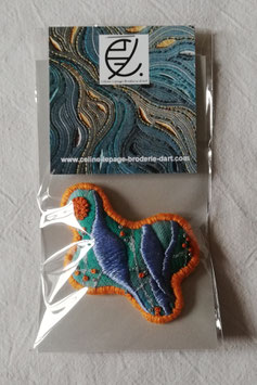 Broche B11