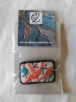 Broche B6