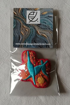 Broche B12