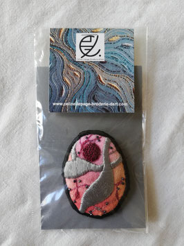 Broche B9