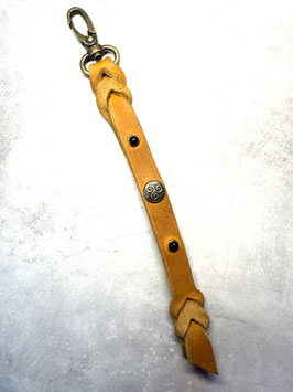 Leadrope Hanger Cognac - Messing - Triskele, schwarze Steinchen