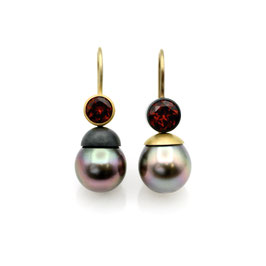 Tahitian Pearl & Garnet