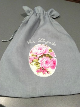 Sac lingerie lin gris médaillon roses