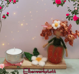 Kleine Erdbeerelfe mit Licht