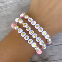 Katsuki Armband "Wunschtext, Süßwasserperlen, rosa, weiß, gold"
