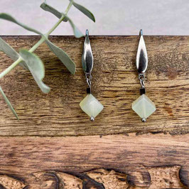 Ohrringe Edelstahl Einhänger breit mit diagonalen Jadewürfeln
