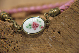 Emaillescheibe mit Rose an pinkem Lederarmband