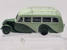 U 23 autocar - vert bicolore - 1947 - HO  1/87  Réf: 159929 NOREV