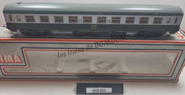 Voiture UIC Bi Color 2eme Classe occasion état neuf   HO 1/87   réf :309191   DV8-25