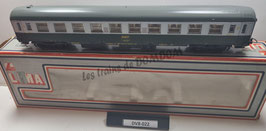 Voiture UIC Bi Color 2eme Classe occasion état neuf   HO 1/87   réf :309191   DV8-22