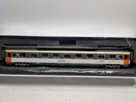 voiture voyageur VSE  A 9 u corail sigle casquette   HO 1/87  réf: 40371  LSMODELS