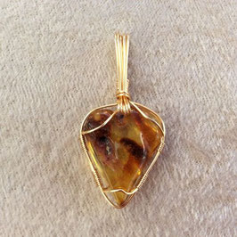 Pendentif morceau résine d'ambre, fait main