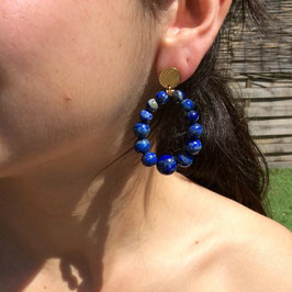 Boucles d'oreilles, la paire en perles naturelles de  lapis lazuli, attache acier inox doré
