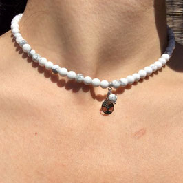 Howlite, collier perles 6mm / 40 cm + breloque fleur de vie