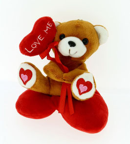 Orsetto di peluche con palloncino a forma di cuore