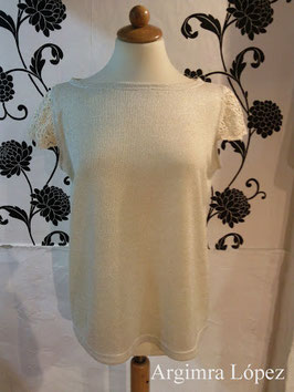 Camiseta con mangas de guipur