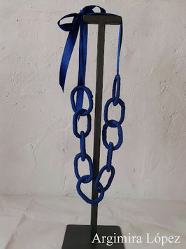 Collar seda salvaje