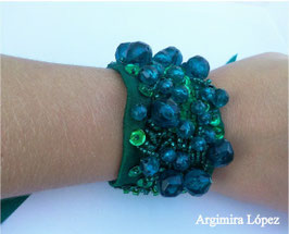 Pulseras con perlas y lentejuelas